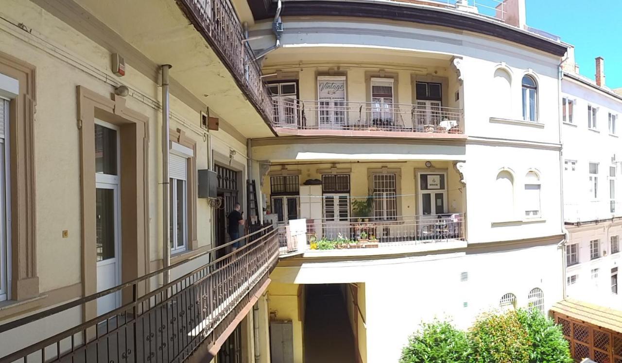Belvarosi Vintage Apartman A Setaloutcan 미슈콜츠 외부 사진