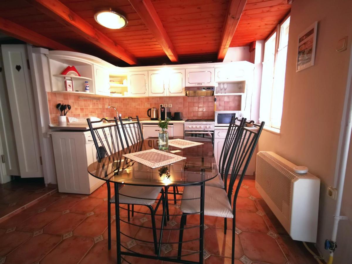 Belvarosi Vintage Apartman A Setaloutcan 미슈콜츠 외부 사진