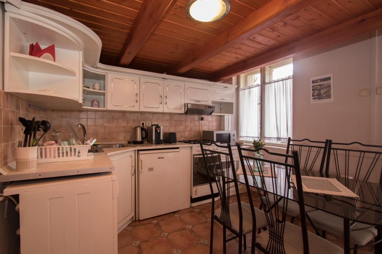 Belvarosi Vintage Apartman A Setaloutcan 미슈콜츠 외부 사진